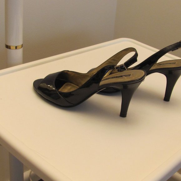 $55 for these brand new size 6 Bandolino slingback heels! - Picture 3 of 4